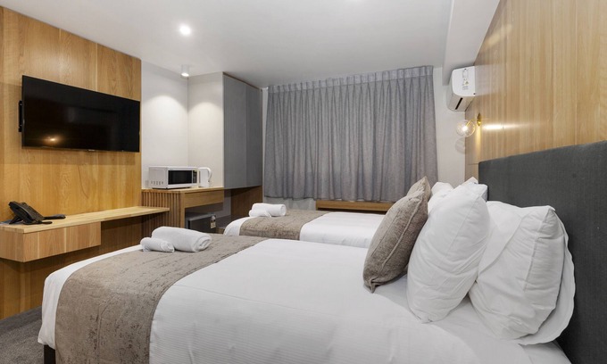 Papatoetoe Hotel | Kolmar Inn: Family-Friendly Stay with Breakfast Included