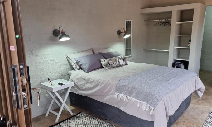 Musina Bed & Breakfast | Discover Kolope Lodge: Family-Friendly with Pool Access