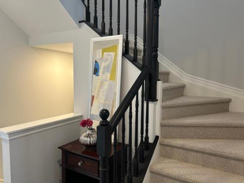 Ottawa Division House | Comfortable Kolopizo Lounge - Ideal for Family Stays