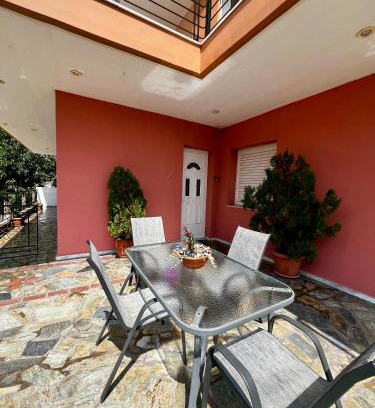 Karyes House | Discover Kolovos House: Family-Friendly with Top Reviews
