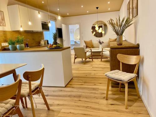 Friedrichstadt Apartment | Komfort - Suite zentral, mit Balkon und Waschmaschine