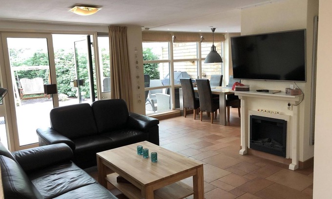 Sint Maartensvlotbrug House | Modern Holiday Home for 4 with Ocean View & Free Wi-Fi