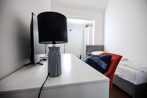 Schloß Neuhaus Apartment | Adler-Haus: Family-Friendly Stay with Delightful Breakfast