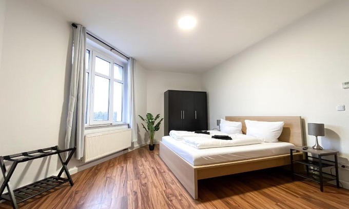 Wahren Apartment | Comfortable Apartment Near Porsche & Airport with Fast Wi-Fi