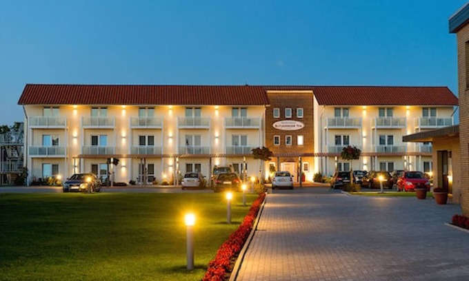 Nordenham Hotel | Discover Komforthotel Butjadinger Tor: Rated 9/10 with Great Amenities