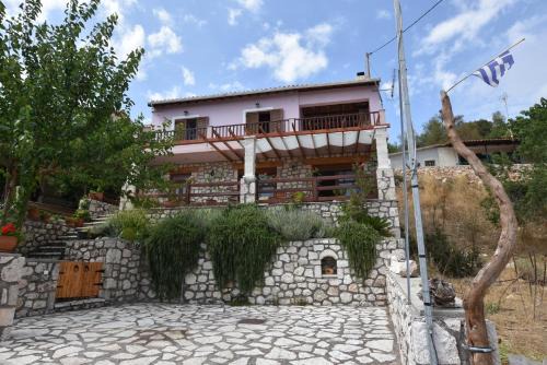 Lefkas Villa | Guest Rated 10/10: Komilio with Ocean View & Kitchen