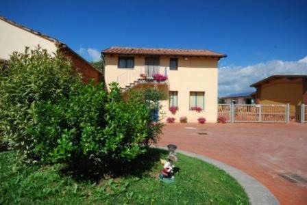 San Zeno House | Discover Komote: Family-Friendly Stays with Breakfast Included