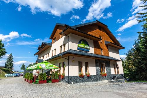 Jelesnia Resort | Oceanfront Kompleks Pilsko-Jontek with Pool & Restaurant