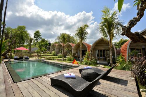 Sampalan House | Discover Kompyang Cottage: Pool, Hot Tub & Family Fun
