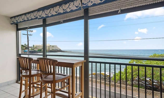 Historic Kailua Village Condo | Oceanfront Retreat: Kona Alii #204 with Pool & Breakfast