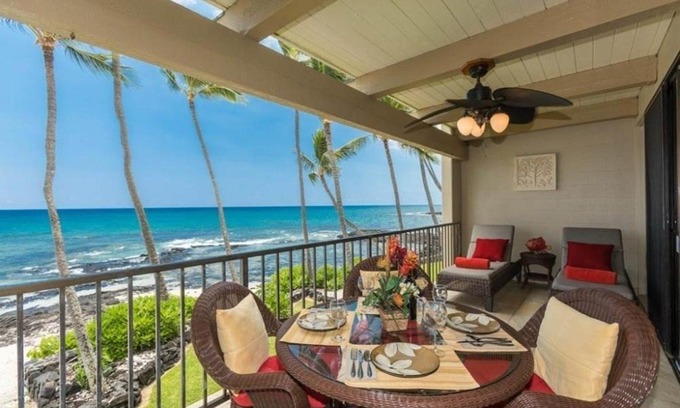 Kailua-Kona Apartment | Oceanfront Bliss at Kona Bali Kai 214 with Pool & Hot Tub