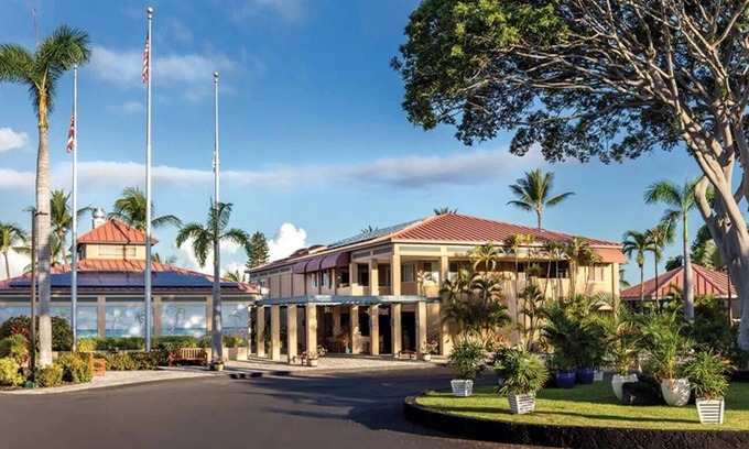 Kahaluu-Keauhou Resort | Kona Coast Resort: Ideal for Couples & Family Retreats