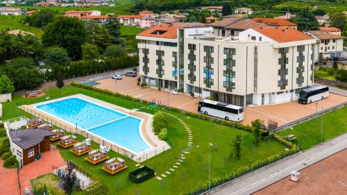 San Vito Hotel | Beautiful Kona Hotel Verona: Oceanfront Stay Awaits You