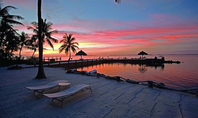 Rock Harbor Hotel | Discover Paradise at Kona Kai Resort and Gallery