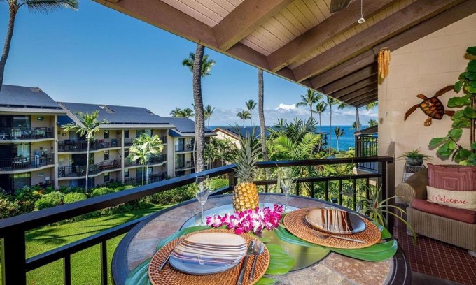 Historic Kailua Village House | Guest Rated 10/10: Kona Makai 5-305 with Pool Access