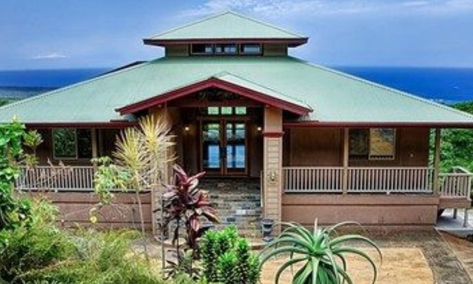 Honaunau-Napoopoo Bed & Breakfast | Relaxing Stay at Kona Palace in Captain Cook with Spa & More