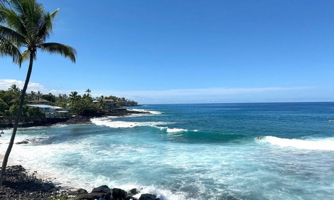 Kailua-Kona Condo | Oceanfront Kona Reef A22 - Ideal Condo with Private Lanai