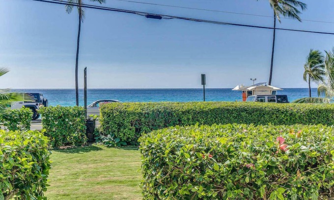 Kahaluu Bay Apartment | Oceanfront Bliss at Kona White Sands A4 - Rated 9/10