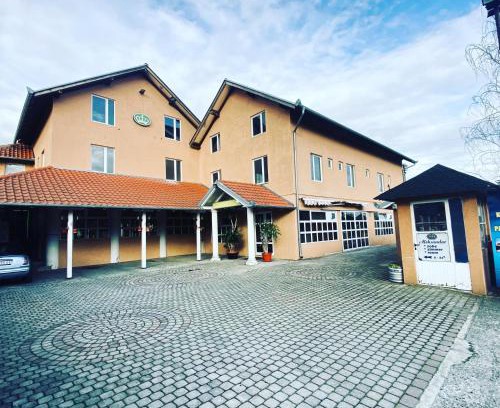 Mladenovac Hotel | Family-Friendly Getaway at Konak Aleksandar with Breakfast