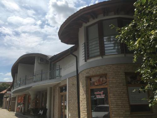 Dunajska Streda House | Kid-Friendly Kondé Apartments D with High Guest Ratings