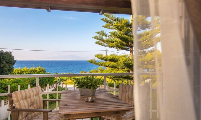 Tsilivi Apartment | Discover Kondarini's Sea View Studios with Oceanfront Bliss