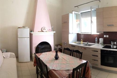Vigklafia Apartment | Guest Rated 10/10: Family-Friendly Stay at Pavlopetri