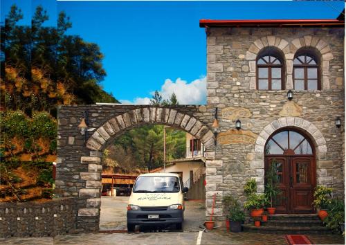 Konitsa Hotel | Discover Konitsa Panorama: Family-Friendly with Pool & Hot Tub