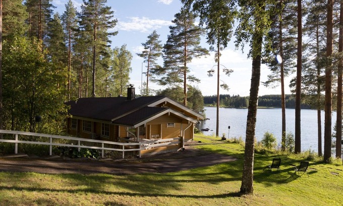 Leppavirta House | Experience Konnusmaja with Spa & Lake Views for Families