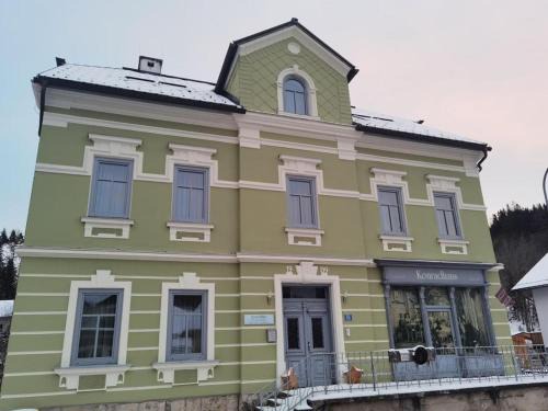 Mitterbach am Erlaufsee Apartment | Idyllic Konrad-Haus: Pet-Friendly Oceanfront Retreat