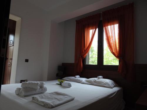 Nikita Apartment | Oceanfront Konstantinos' Nikiti Apartment with Breakfast