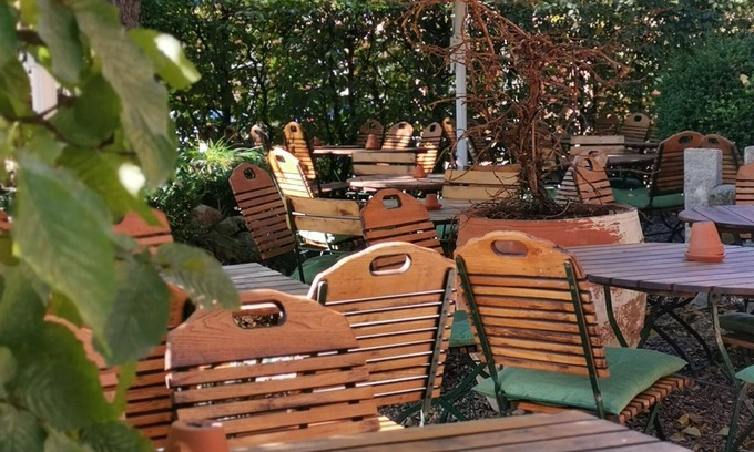 Neumuenster House | Inviting Kontraste: Family-Friendly Stay with Breakfast