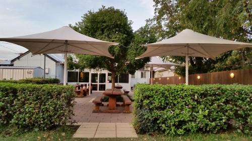 Kootingal Hotel | Budget-Friendly Kootingal Hotel with Family Amenities