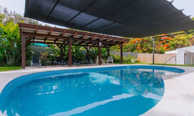 Arcadia Apartment | Top-Rated Kooyong Apartment 7 with Oceanfront Pool