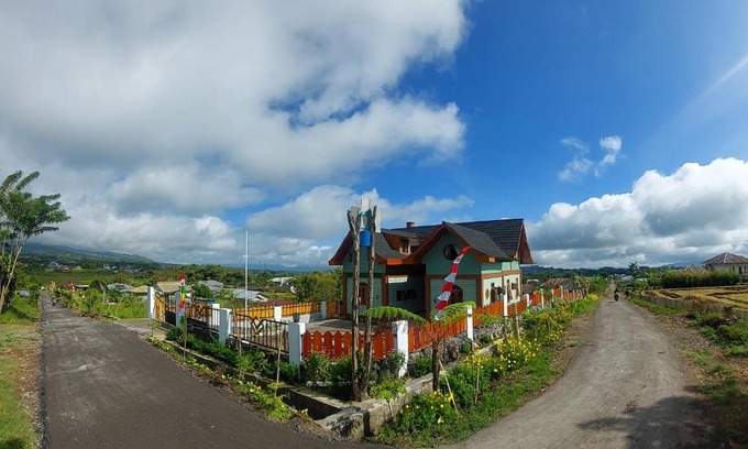 Hombel House | Family-Friendly Kopa HillTop Guest Home with Pet Amenities
