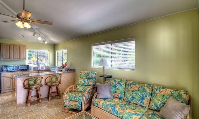 Holualoa Cottage | Endless Views at Kope Cottage - Pet & Child Friendly Stay