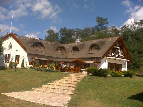Debrecen House | Discover Koppány Fogadó: Oceanfront Retreat with Spa