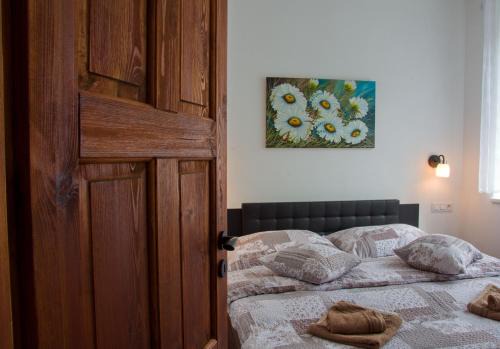 Benesov nad Cernou Apartment | Discover Kopretina: Family-Friendly Retreat with Dining Options
