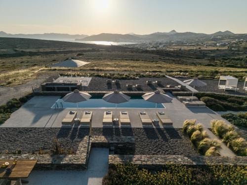 Milos Apartment | Discover Korfi de Milo: Oceanfront Bliss with Pool Access