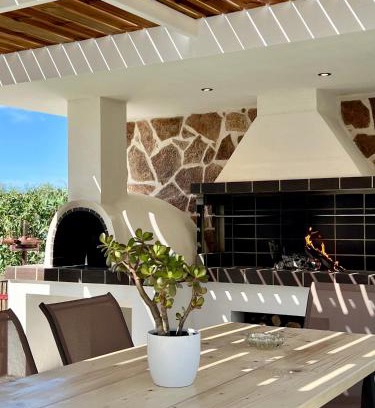 Fiolitis Apartment | Family-Friendly Korithis Apartment - Guest Rated 9.8/10