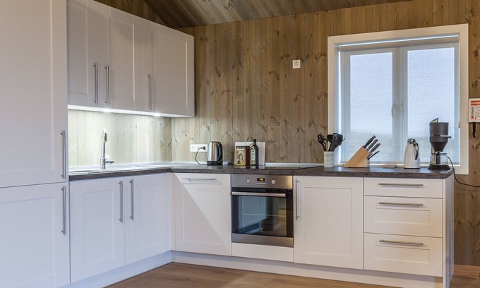 Hvolsvollur Cottage | Relaxing Kornhóll Holiday Home with Spa & Family Amenities