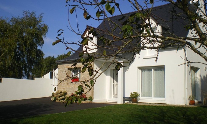 Belz House | Koroll Avel - Belz Gîte with Oceanfront Views & Pet-Friendly