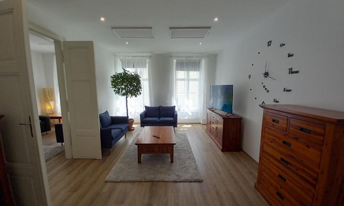 Papa Apartment | Pet-Friendly Korvin One Apartman with 9.2/10 Guest Rating