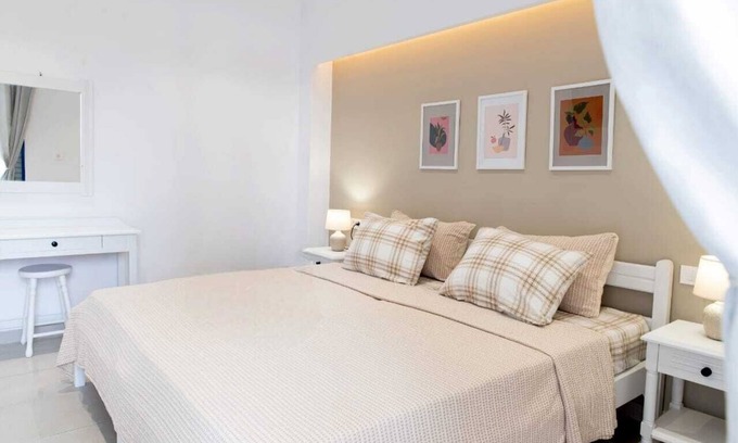 Lambi Apartment | Oceanfront Sunset Lambisea Apartment with Pool & Breakfast