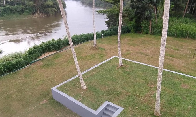 Hanwella House | Discover Kosgama Riverside Resort: Pet & Child Friendly Stay