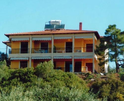 Gerakini Apartment | Cozy Kostas House: Oceanfront Escape with Pet-Friendly Perks
