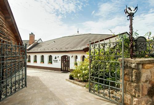 Kesztolc House | Cozy Kostel Panzió: Family-Friendly with Fireplace & Dining