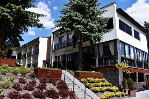 Grodek Nad Dunajcem Resort | Experience Koszarka Venue & SPA: Oceanfront Relaxation Awaits
