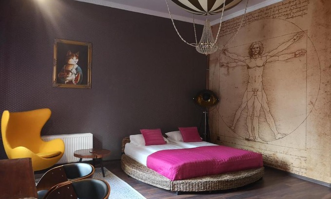 Dlugopole-Zdroj Apartment | Stylish Kot Pocztowy: Family-Friendly with Hot Tub Access