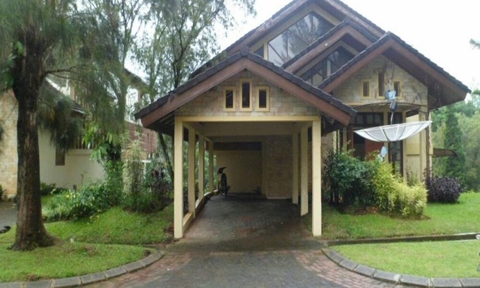 Cipanas Villa | Family-Friendly Stay at Kota Bunga AA with Kitchen Access