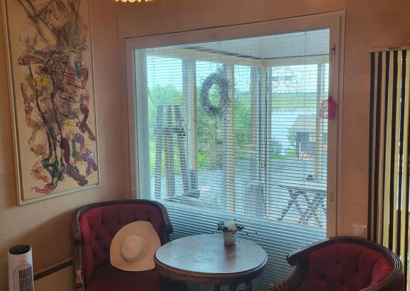 Kiiminki House | Cozy Kotajärven Studio-Galleria with Private Beach Access